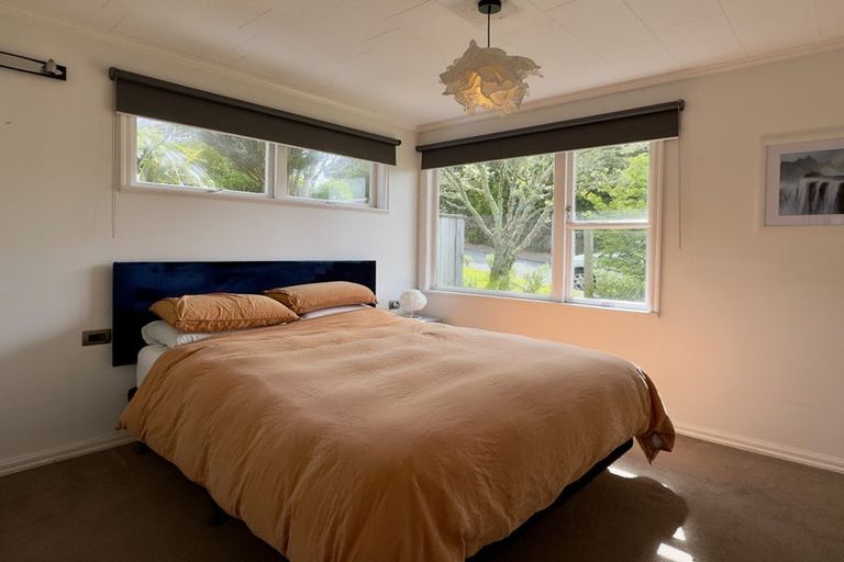 Photo of property in 48 Brooker Grove, Newlands, Wellington, 6037