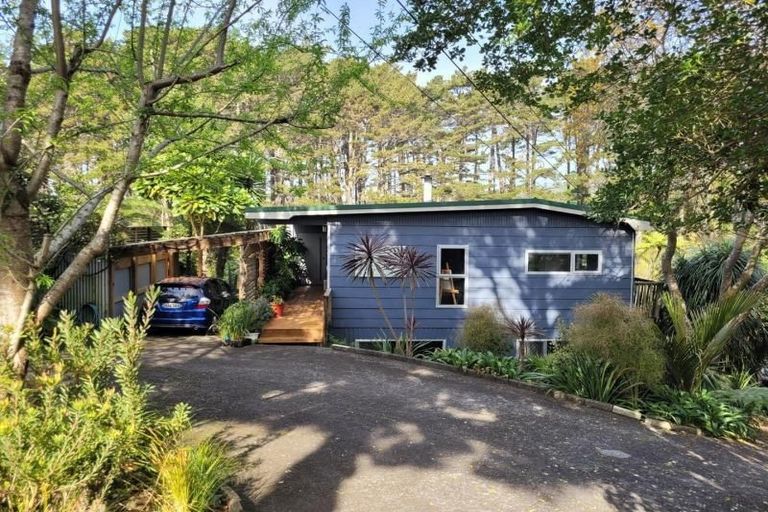 Photo of property in 15 Linda Street, Oakura, 4314