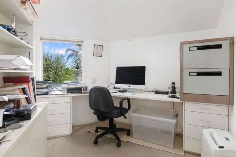 Photo of property in 27 Craig Road, Milford, Auckland, 0620