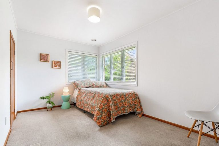 Photo of property in 16 Ward Crescent, Te Atatu Peninsula, Auckland, 0610