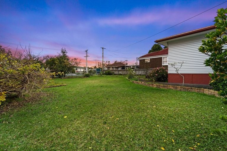 Photo of property in 17 Kuaka Place, New Lynn, Auckland, 0600