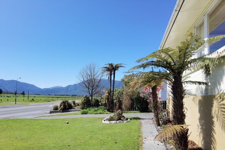 Photo of property in 19 Main Road, Harihari, 7884