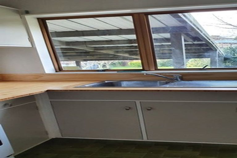 Photo of property in 95 Churton Drive, Churton Park, Wellington, 6037