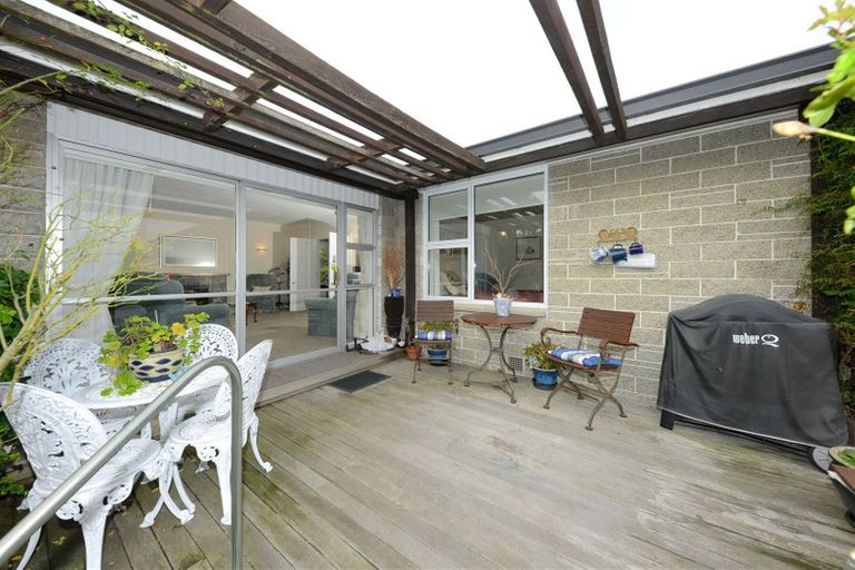 Photo of property in 33 Tintern Avenue, Avonhead, Christchurch, 8042