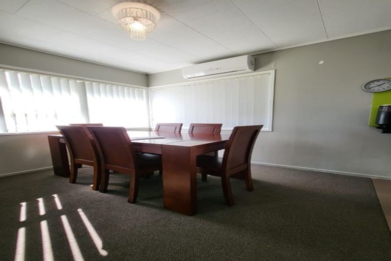 Photo of property in 58 Sharland Avenue, Manurewa, Auckland, 2102