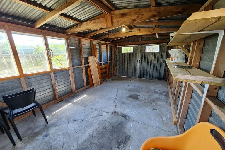 Photo of property in 107 Vodanovich Road, Te Atatu South, Auckland, 0610