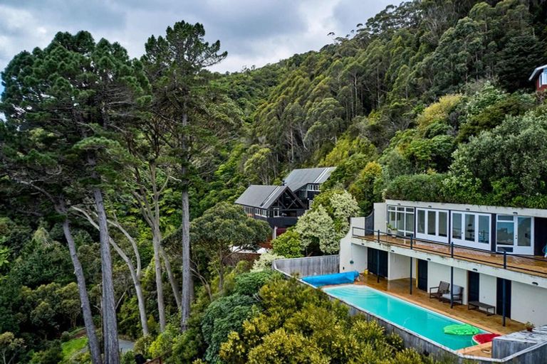 Photo of property in 24 Richmond Road, Mahina Bay, Lower Hutt, 5013