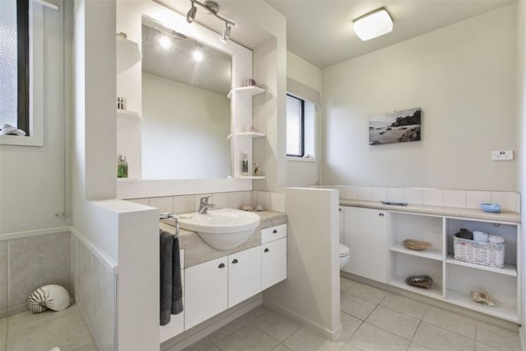 Photo of property in 79 Albatross Road, Red Beach, 0932