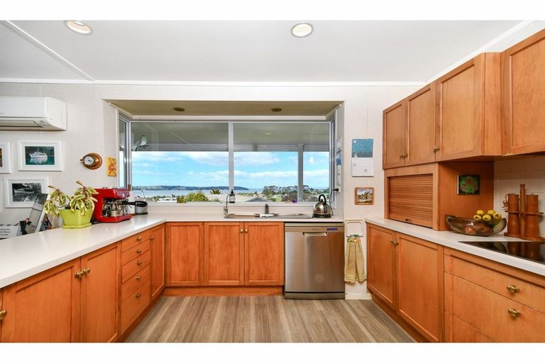 Photo of property in 2 Parkside Road, West Harbour, Auckland, 0618