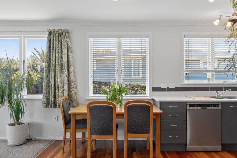 Photo of property in 27 Woodford Avenue, Brookfield, Tauranga, 3110