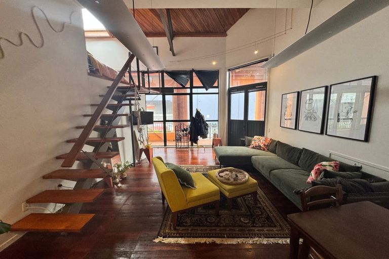 Photo of property in Courtenay Mews Apartments, 3/14 Alpha Street, Te Aro, Wellington, 6011