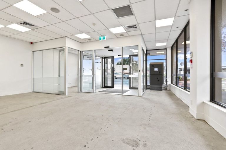 Photo of property in 1/320 Main Road, Tawa, Wellington, 5028