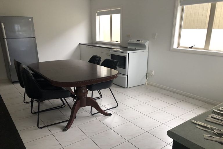 Photo of property in 1/25 Churchill Road, Murrays Bay, Auckland, 0630