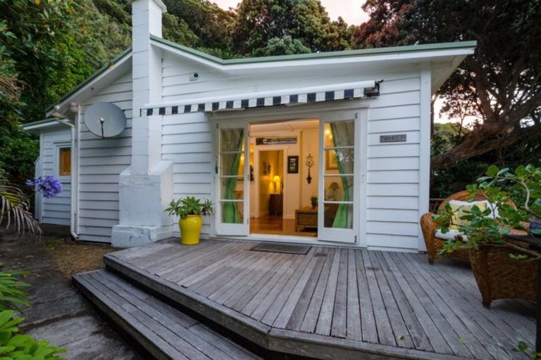 Photo of property in 64 Beach Valley Road, Piha, 0772