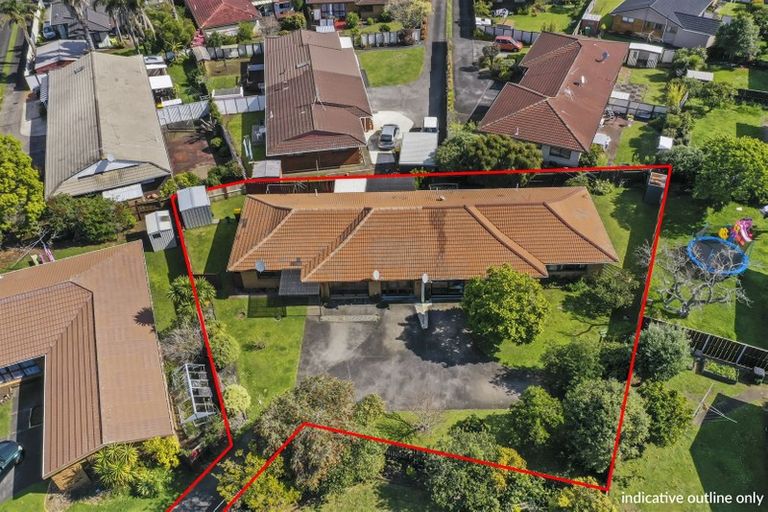 Photo of property in 1/5 Colleen Norma Place, Half Moon Bay, Auckland, 2012