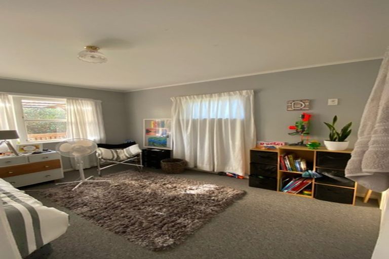 Photo of property in 16 Rotoiti Avenue, Pakuranga Heights, Auckland, 2010
