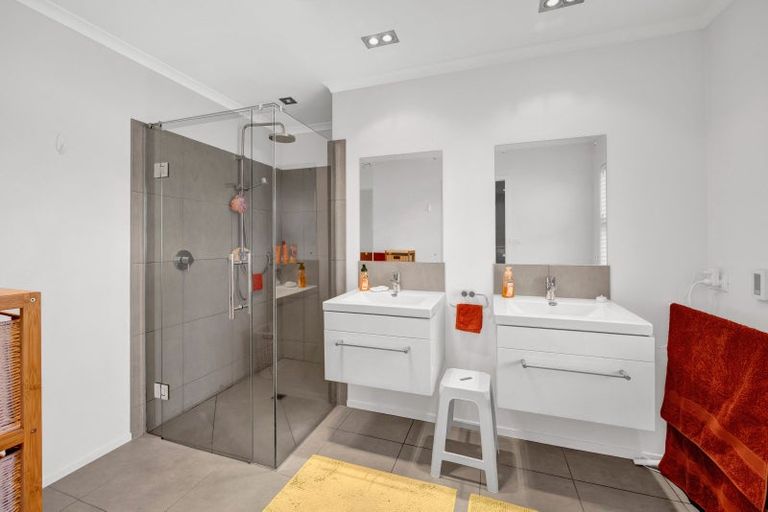 Photo of property in 27 Montague Grove, Stratford, 4332