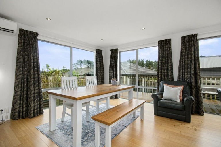 Photo of property in 11 Otonga Heights, Maungaraki, Lower Hutt, 5010