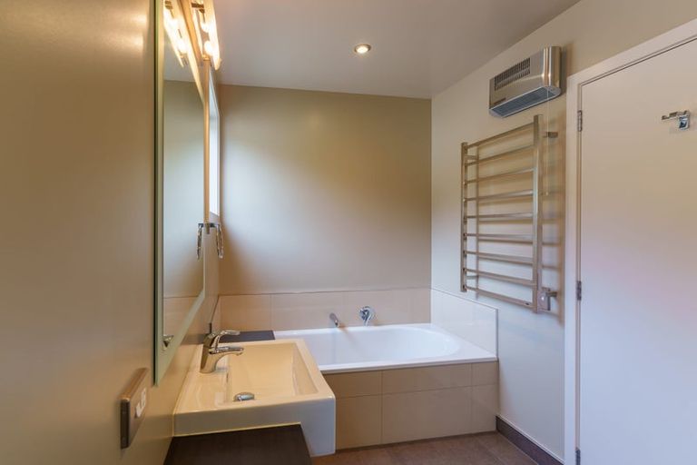 Photo of property in 16 Hidden Hills Drive, Wanaka, 9305