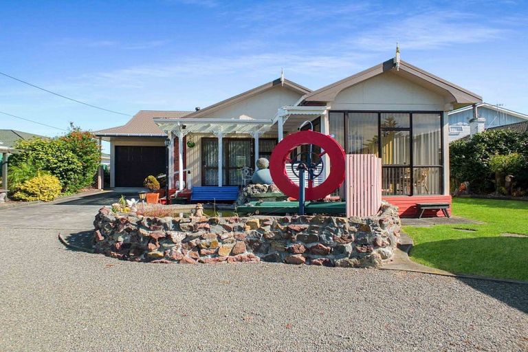 Photo of property in 22 Shortt Street, Foxton Beach, Foxton, 4815