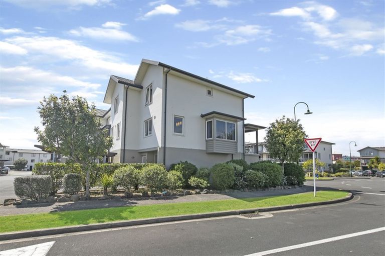Photo of property in 28 Opito Way, East Tamaki, Auckland, 2013