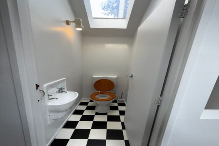 Photo of property in 28 Burns Road, Hospital Hill, Napier, 4110