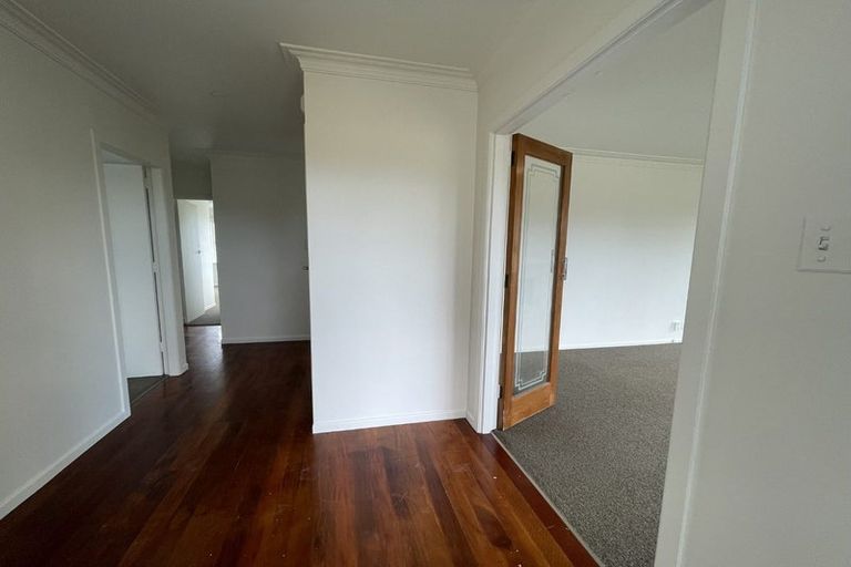 Photo of property in 16 Covil Avenue, Te Atatu South, Auckland, 0610