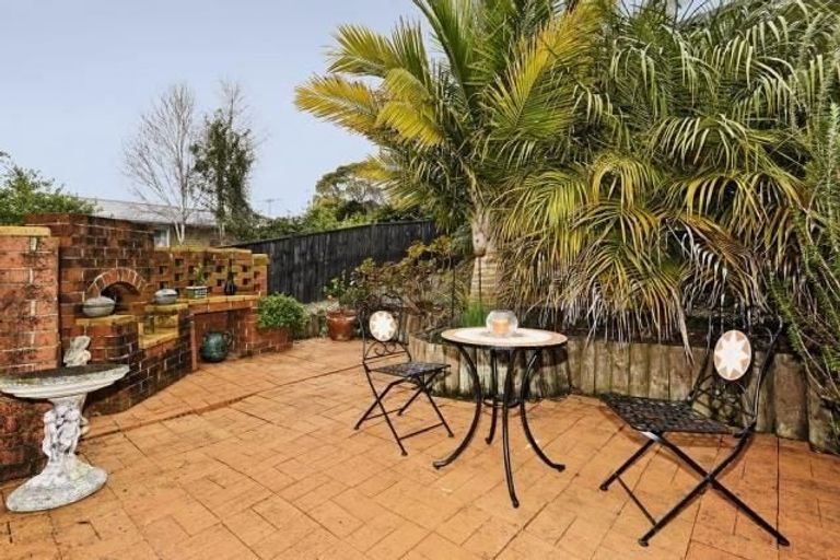 Photo of property in 31 Patts Avenue, Glendene, Auckland, 0602