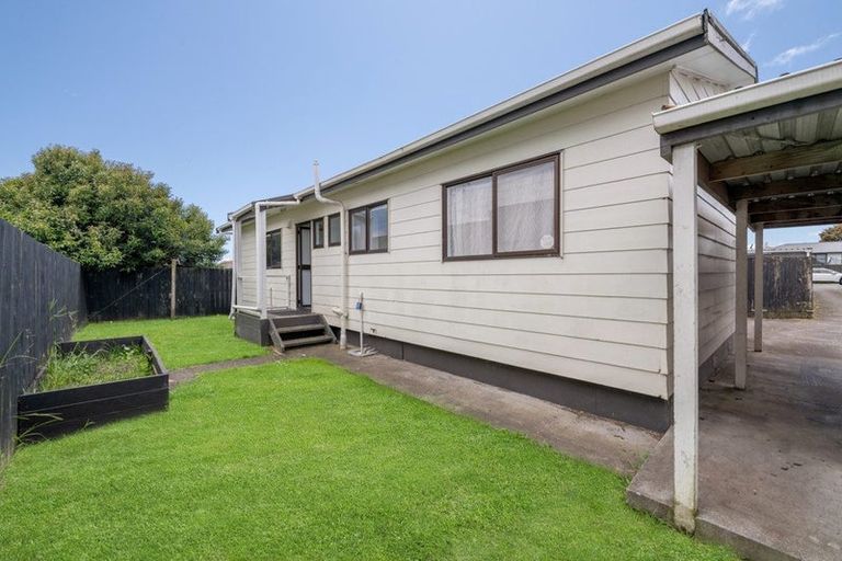 Photo of property in 2/103 Chichester Drive, Rosehill, Papakura, 2113