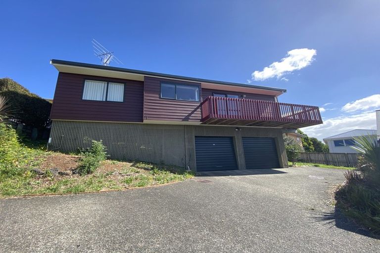 Photo of property in 1/76 Target Road, Totara Vale, Auckland, 0629