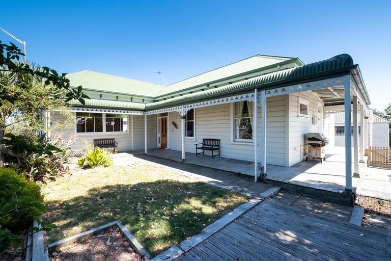 Photo of property in 27 Napier Terrace, Hospital Hill, Napier, 4110