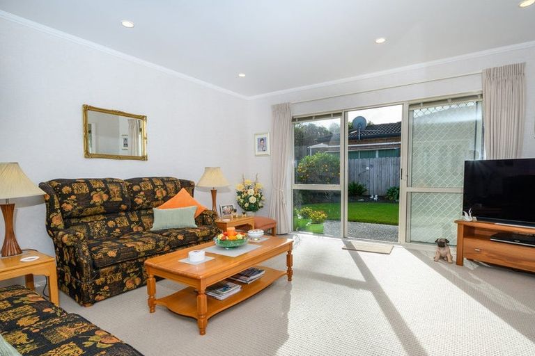 Photo of property in 16 Chalmers Close, Orewa, 0931