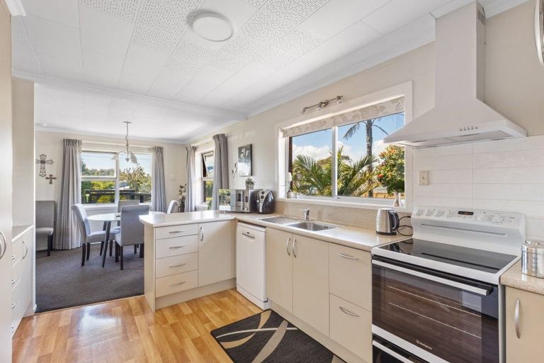 Photo of property in 38 Wairau Road, Oakura, 4314