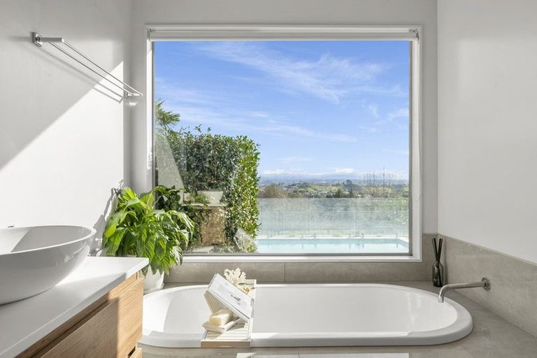 Photo of property in 4 Hillford Place, Welcome Bay, Tauranga, 3175