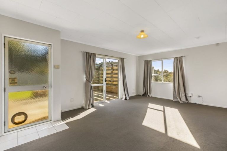 Photo of property in 2/8 Helena Street, Massey, Auckland, 0614