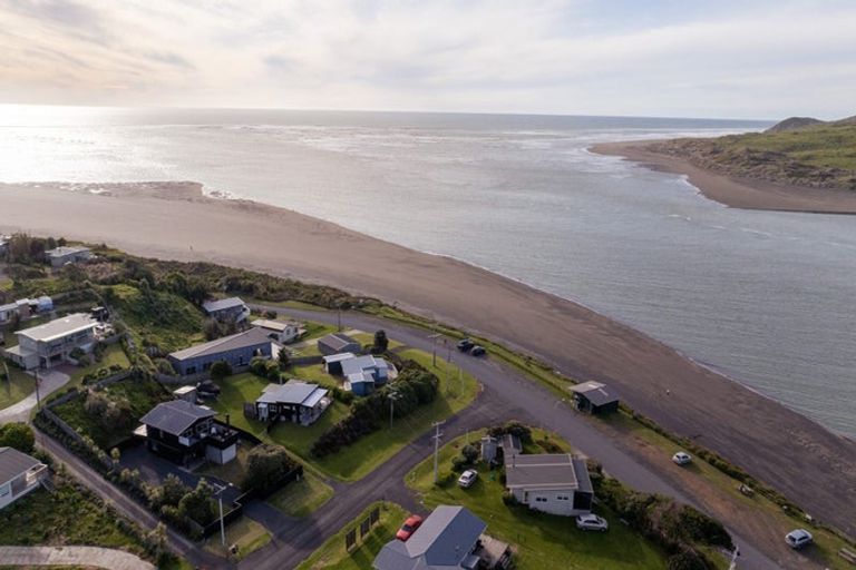 Photo of property in 115 Riria Kereopa Memorial Drive, Raglan, 3297