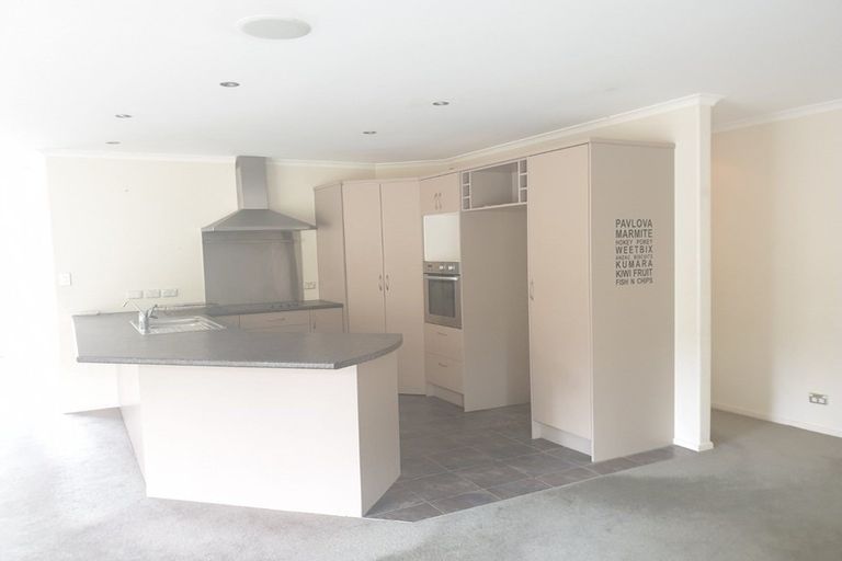 Photo of property in 60 Cabeleigh Drive, Helensville, 0800