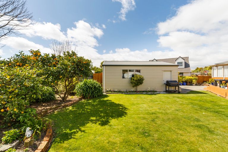 Photo of property in 12 Humphries Place, Awapuni, Palmerston North, 4412