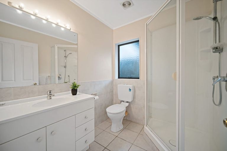 Photo of property in 22 Hogarth Rise, West Harbour, Auckland, 0618