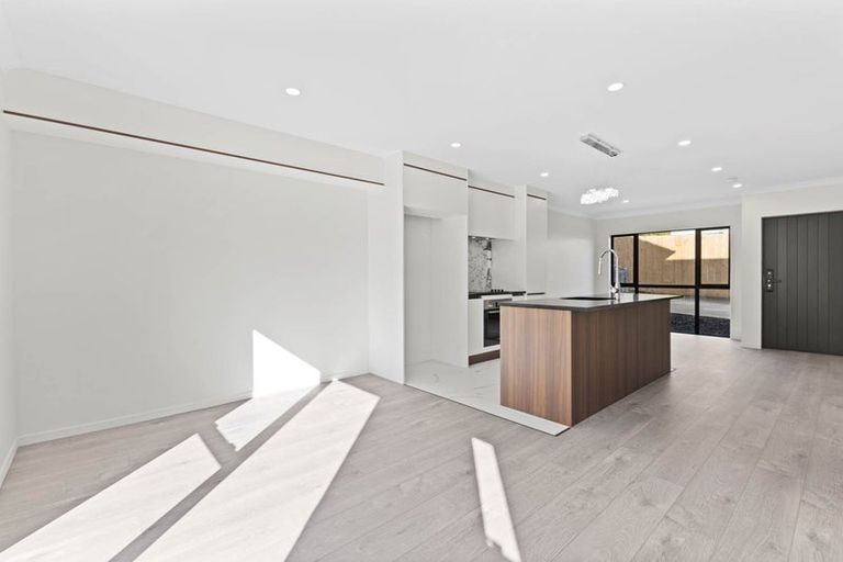 Photo of property in 543b Massey Road, Mangere, Auckland, 2022