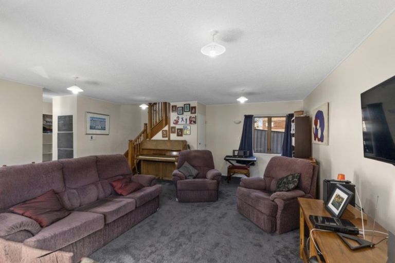Photo of property in 2/17u Randwick Crescent, Moera, Lower Hutt, 5010