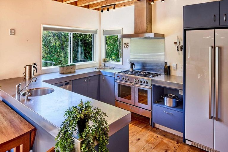 Photo of property in 101 Cluny Road, Plimmerton, Porirua, 5026