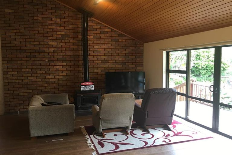 Photo of property in 332 Upper Orewa Road, Wainui, Silverdale, 0992