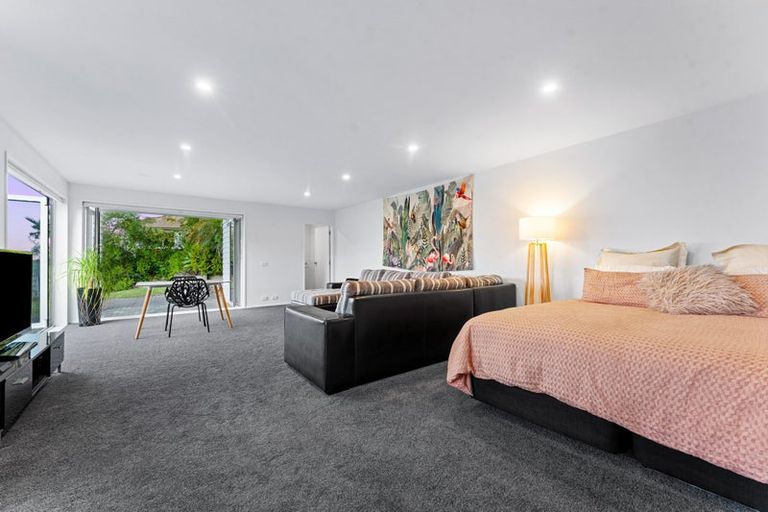 Photo of property in 11 Landvale Court, Browns Bay, Auckland, 0630