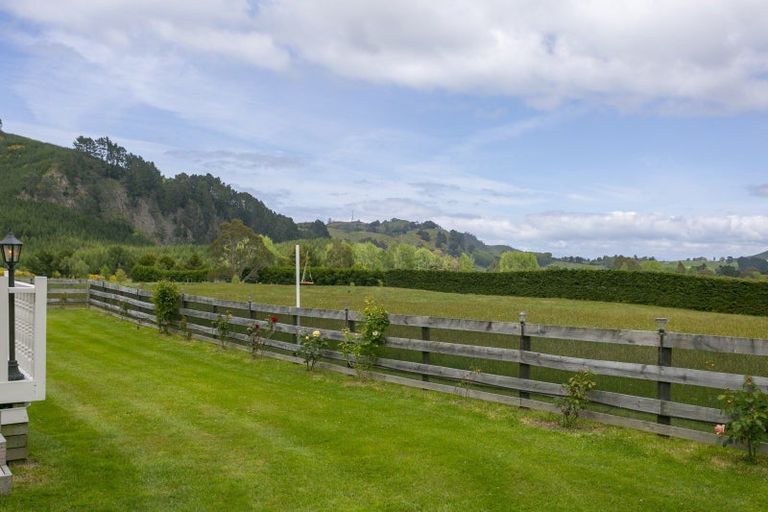 Photo of property in 736 Tukairangi Road, Kinloch, Taupo, 3385