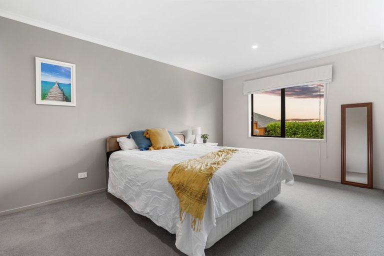 Photo of property in 8 Grenache Way, Kumeu, 0810