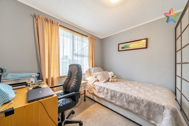 Photo of property in 2 Honeysuckle Grove, Maungaraki, Lower Hutt, 5010