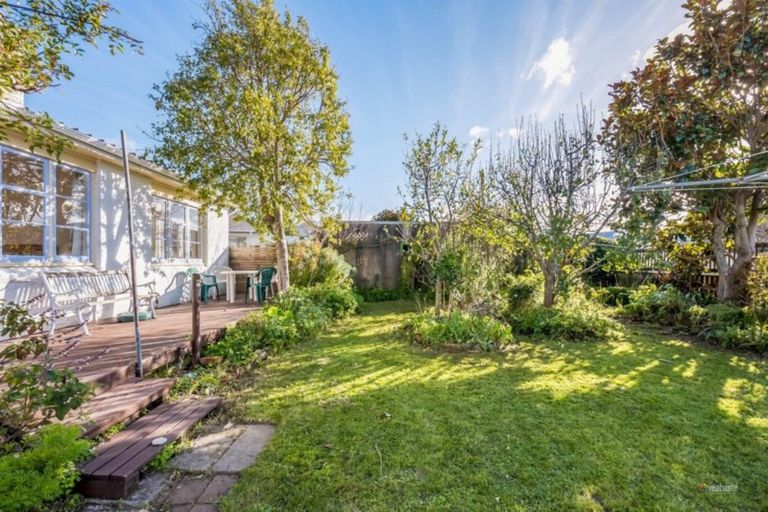 Photo of property in 15 Melvill Grove, Waterloo, Lower Hutt, 5011