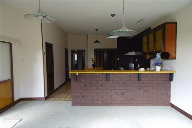 Photo of property in 627 South Road, Omata, New Plymouth, 4374