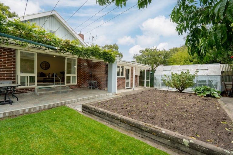 Photo of property in 57 Crofton Road, Harewood, Christchurch, 8051